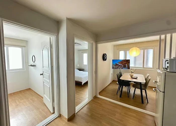 New, Cozy Hanok Stay, 3 Min Subway Line2, Line5, Airport Bus Seoul