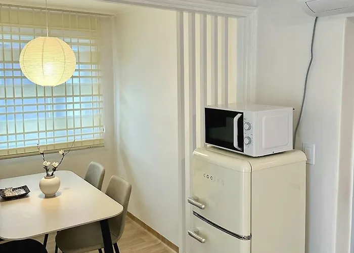 New, Cozy Hanok Stay, 3 Min Subway Line2, Line5, Airport Bus *
