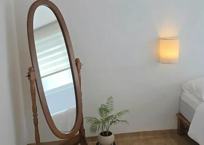 New, Cozy Hanok Stay, 3 Min Subway Line2, Line5, Airport Bus Apartment
