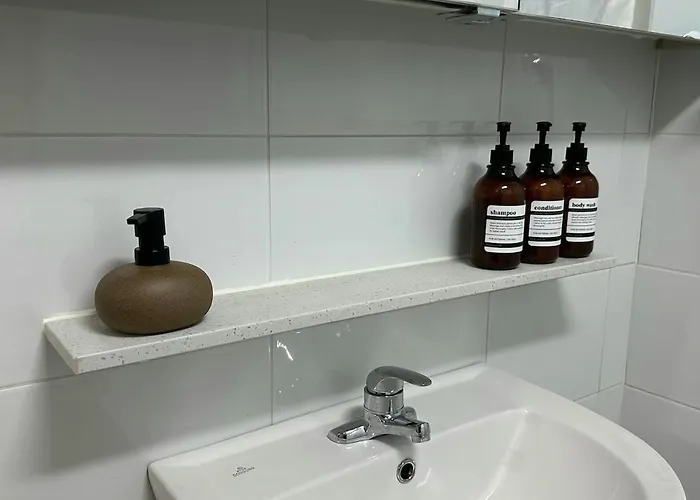 New, Cozy Hanok Stay, 3 Min Subway Line2, Line5, Airport Bus * Seoul