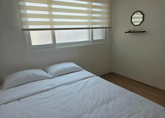 New, Cozy Hanok Stay, 3 Min Subway Line2, Line5, Airport Bus Apartment Seoul