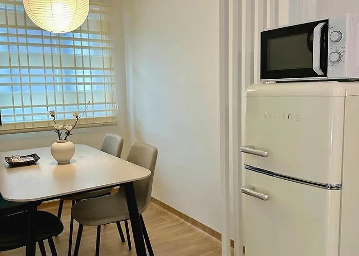 New, Cozy Hanok Stay, 3 Min Subway Line2, Line5, Airport Bus *