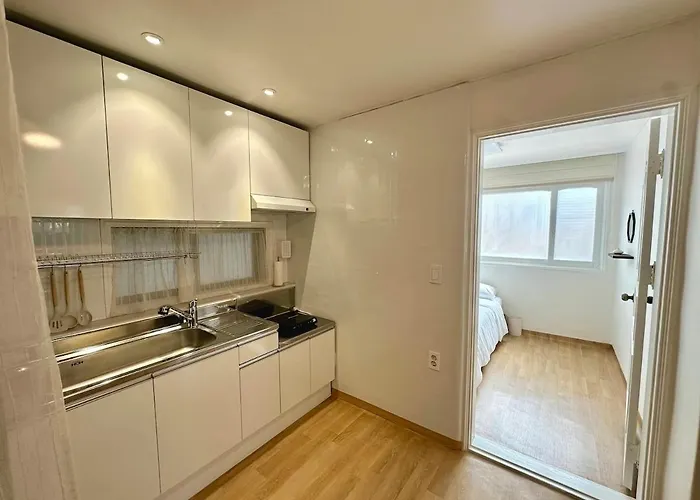 Apartment New, Cozy Hanok Stay, 3 Min Subway Line2, Line5, Airport Bus