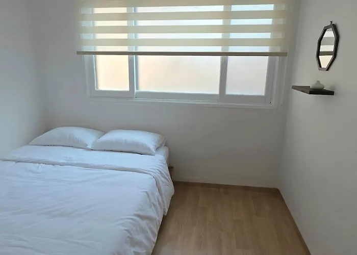New, Cozy Hanok Stay, 3 Min Subway Line2, Line5, Airport Bus * Seoul