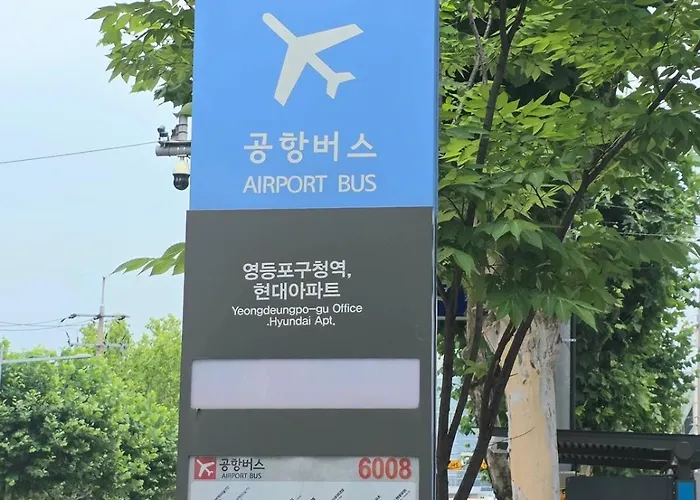 New, Cozy Hanok Stay, 3 Min Subway Line2, Line5, Airport Bus *